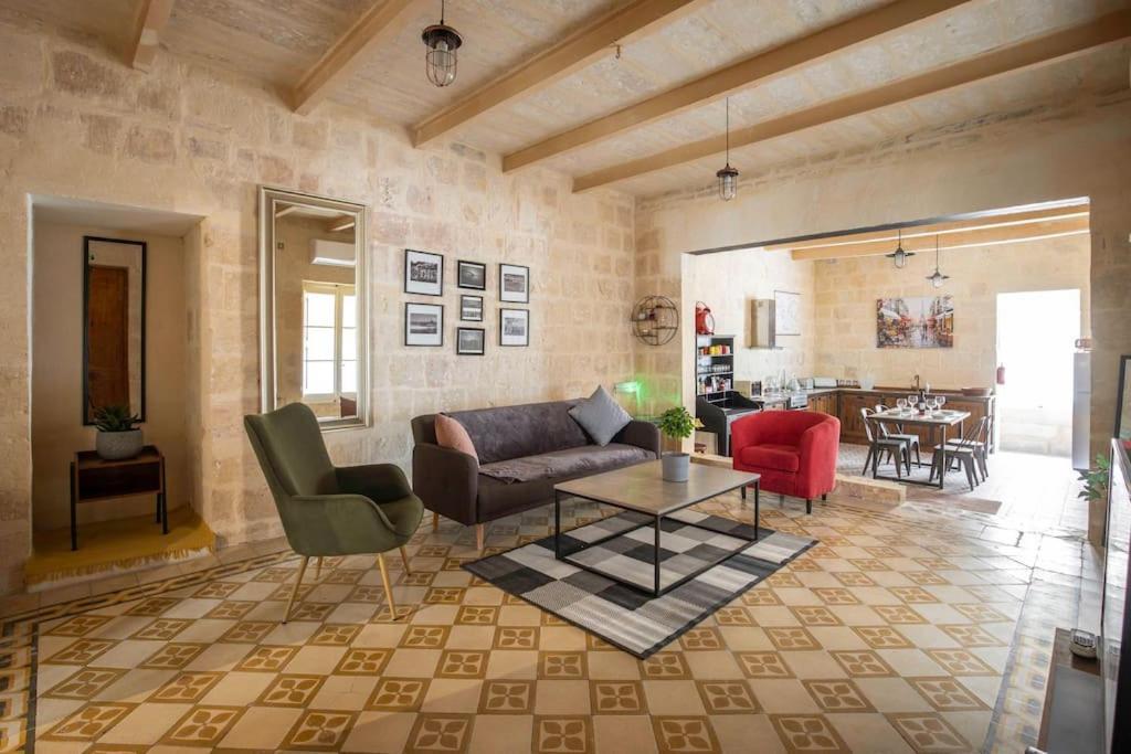 Chic, Stylish & Spacious Flat In Central Valletta Exterior photo