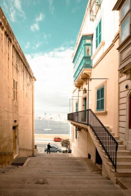 Chic, Stylish & Spacious Flat In Central Valletta Exterior photo