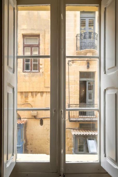 Chic, Stylish & Spacious Flat In Central Valletta Exterior photo